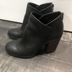 Gianni Bini booties